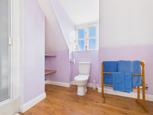 Ensuite- click for photo gallery